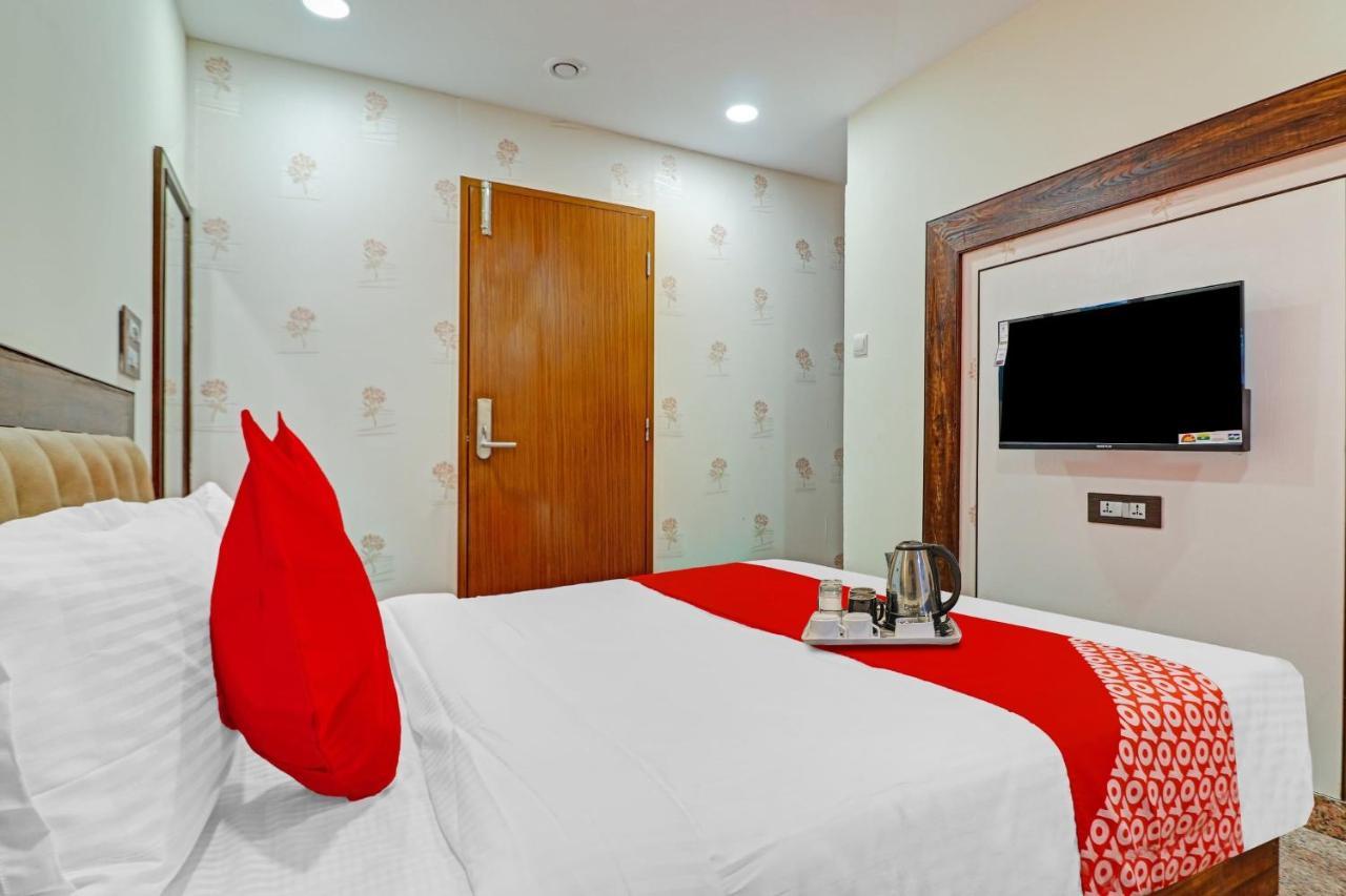 Heavens Inn Near Rasoolpura Metro Station Hyderabad Esterno foto