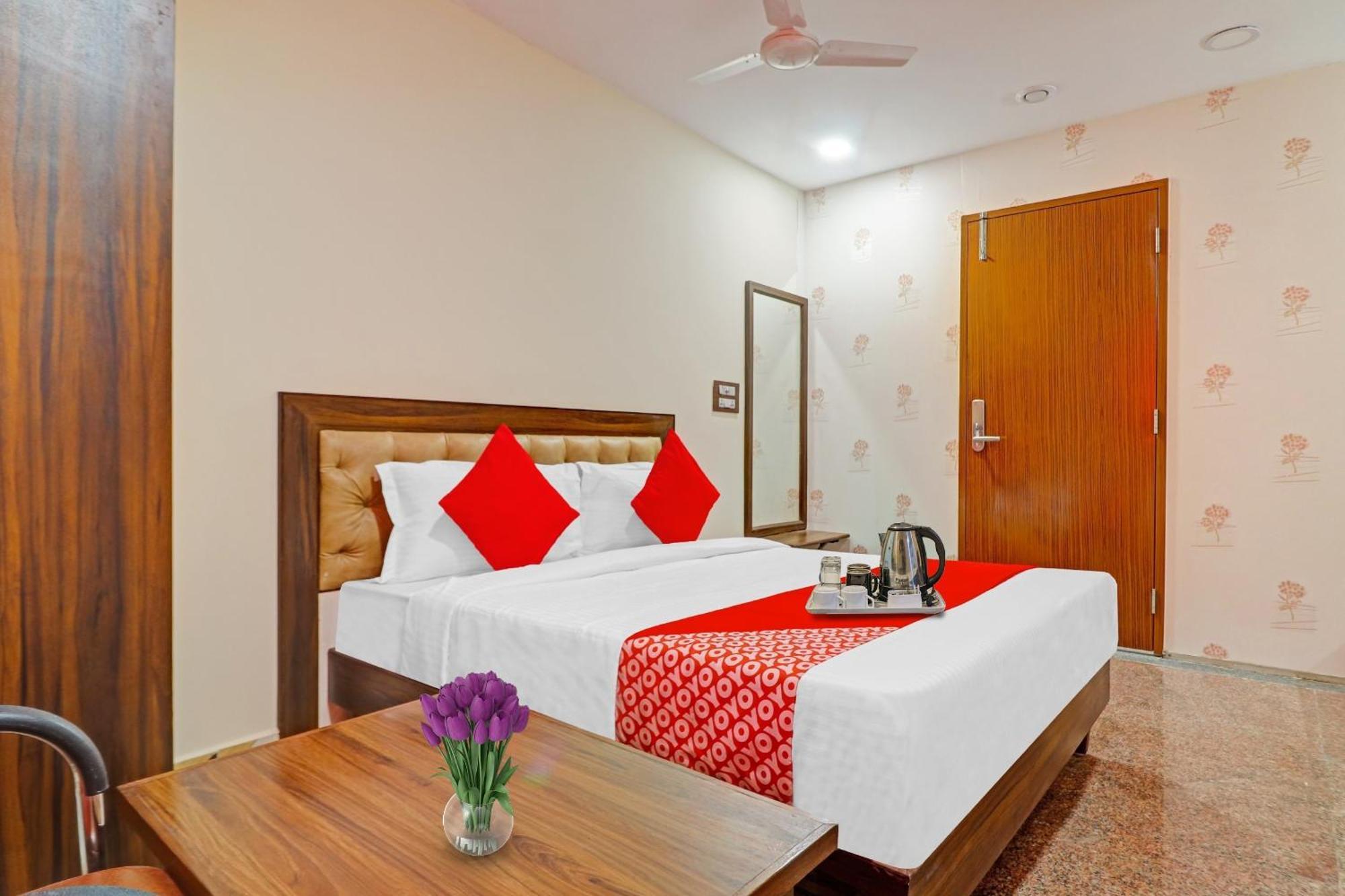Heavens Inn Near Rasoolpura Metro Station Hyderabad Esterno foto