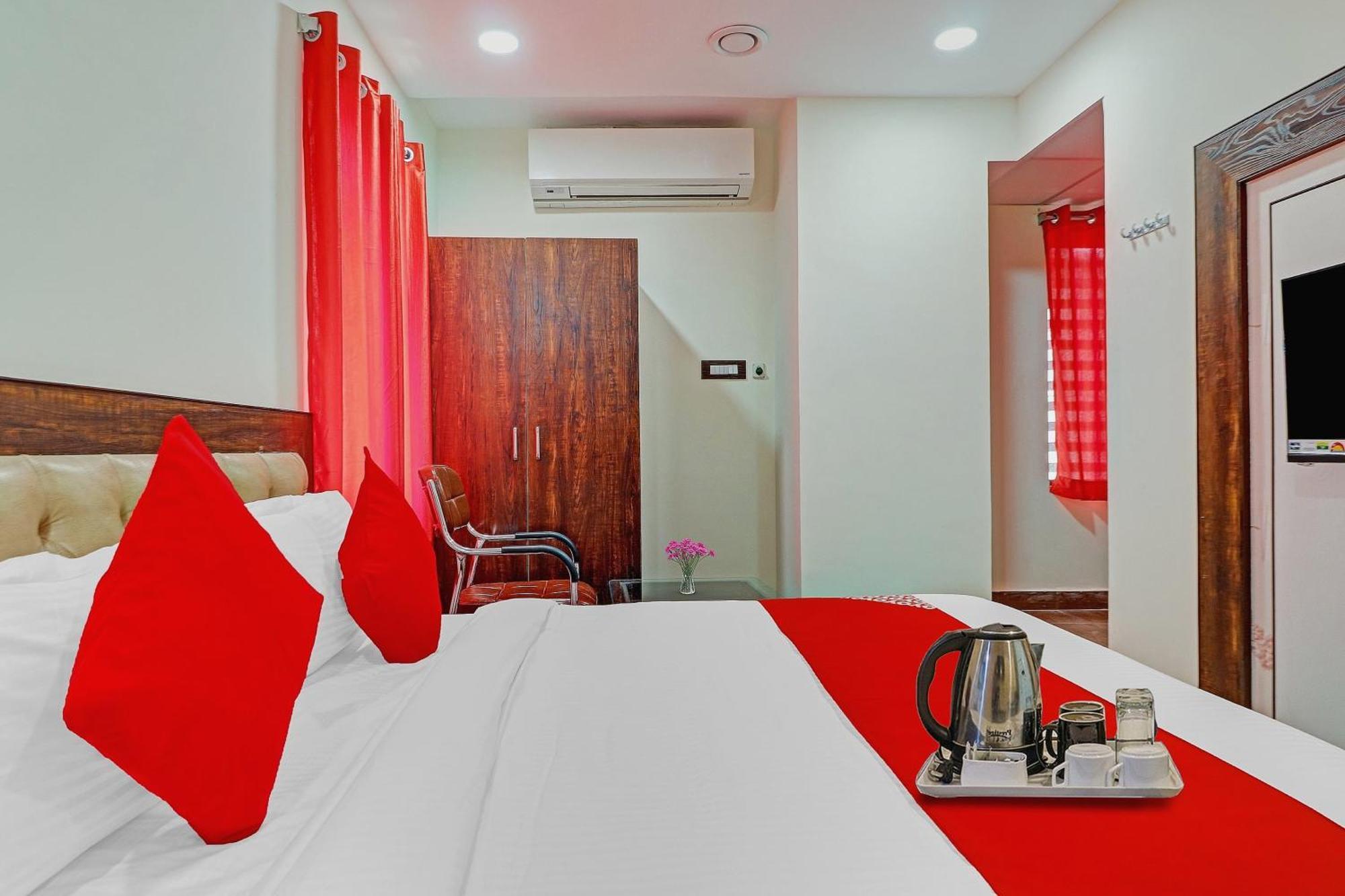 Heavens Inn Near Rasoolpura Metro Station Hyderabad Esterno foto