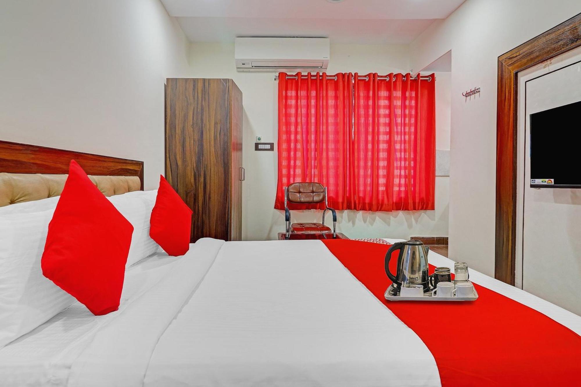 Heavens Inn Near Rasoolpura Metro Station Hyderabad Esterno foto