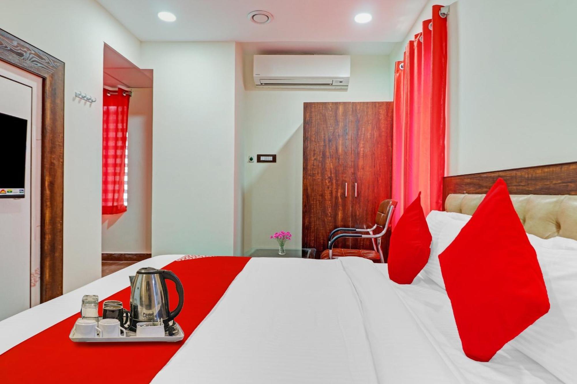 Heavens Inn Near Rasoolpura Metro Station Hyderabad Esterno foto